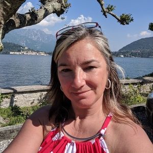 Meet your Posher, Debbie